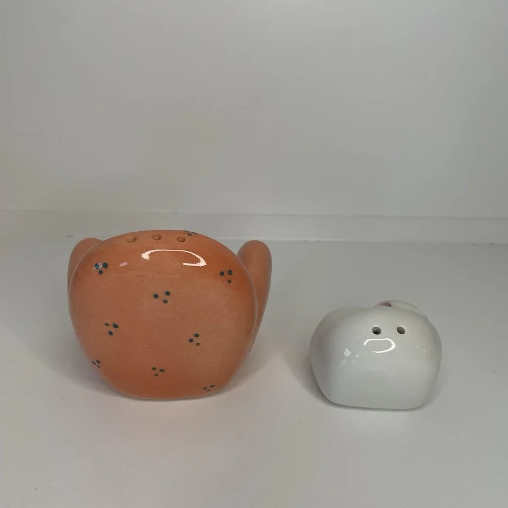 Sleeping White Cat Armchair Ceramic Vintage Salt And Pepper Shaker Clay Art 3